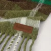 Överdimensionerad rutig texturerad halsduk i enbärgrönt och smaragdgrönt, ullblandning Överdimensionerad rutig texturerad halsduk i enbärgrönt och smaragdgrönt, ullblandning