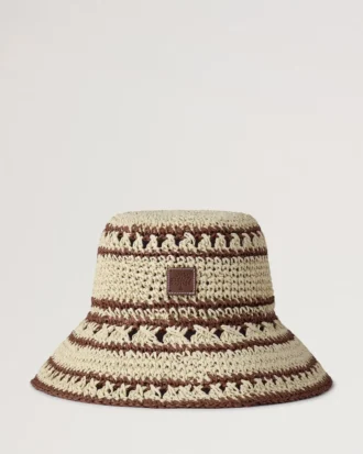 Virkad bucket hat i beige och ekfärgad pappersraffia för män Virkad bucket hat i beige och ekfärgad pappersraffia för män