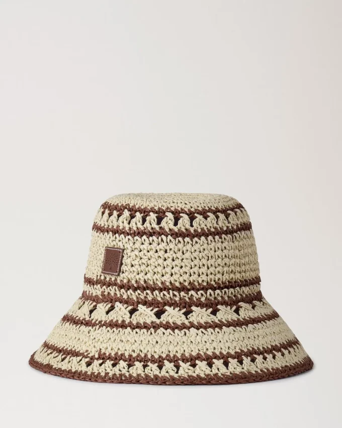 Virkad bucket hat i beige och ekfärgad pappersraffia för män Virkad bucket hat i beige och ekfärgad pappersraffia för män