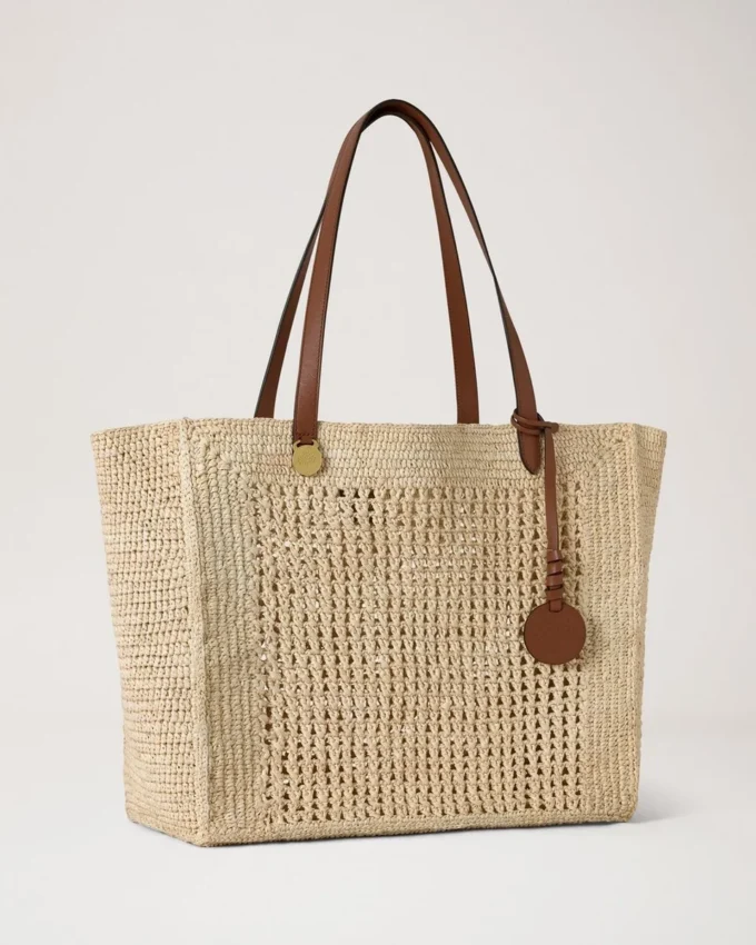 Virkad väska i naturfärgad raffia – sommarutgåva Virkad väska i naturfärgad raffia – sommarutgåva
