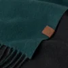 Vändbar tvåfärgad kashmirhalsduk i Mulberry Green och svart kashmir